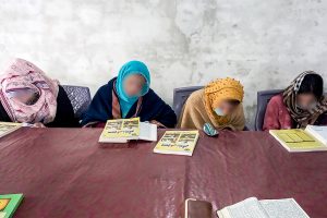 Pakistani women receive bibles