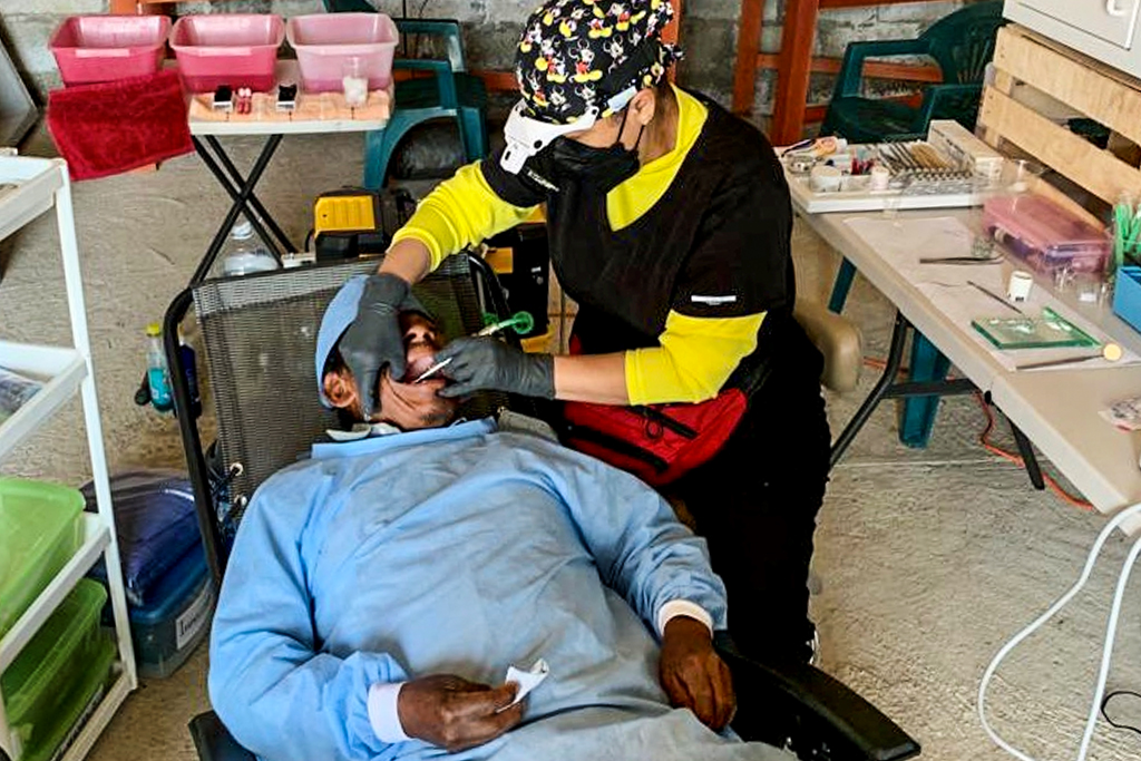 Christian missionary provides dental care to Mexican man
